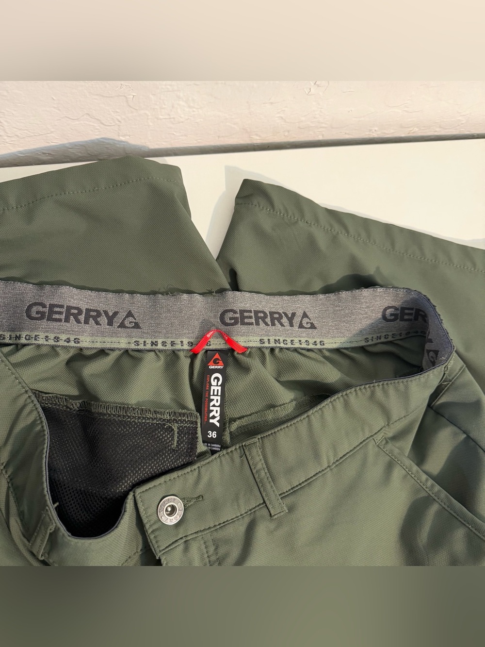 Gerry Men's Tech Shorts Size 36 Olive Green Stretch Hiking Trail Lightweight - Picture 4 of 9